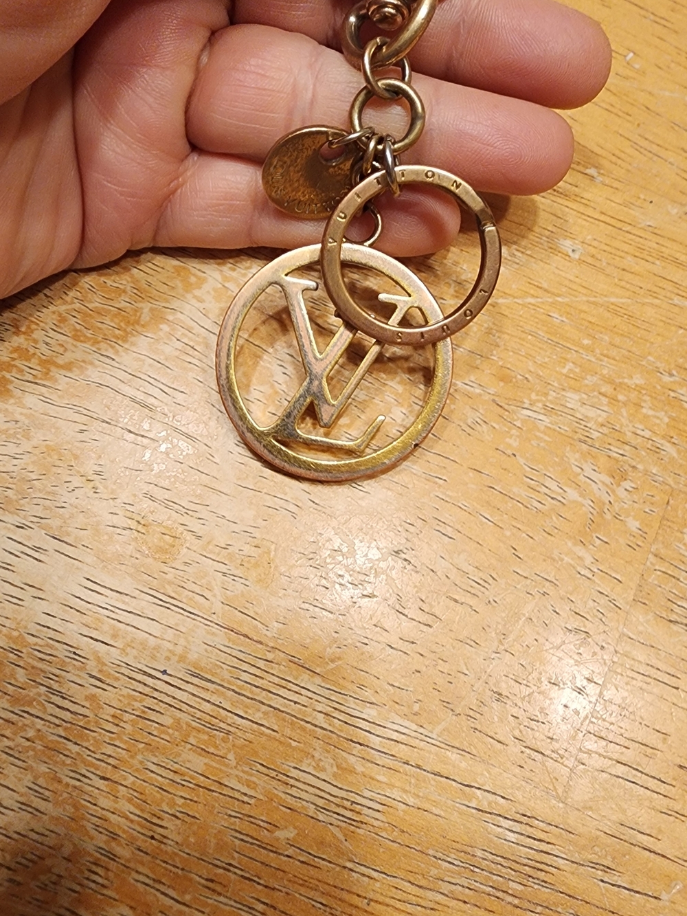Louis Vuitton LV Circle Charm and Key Holder - Picture 10 of 12